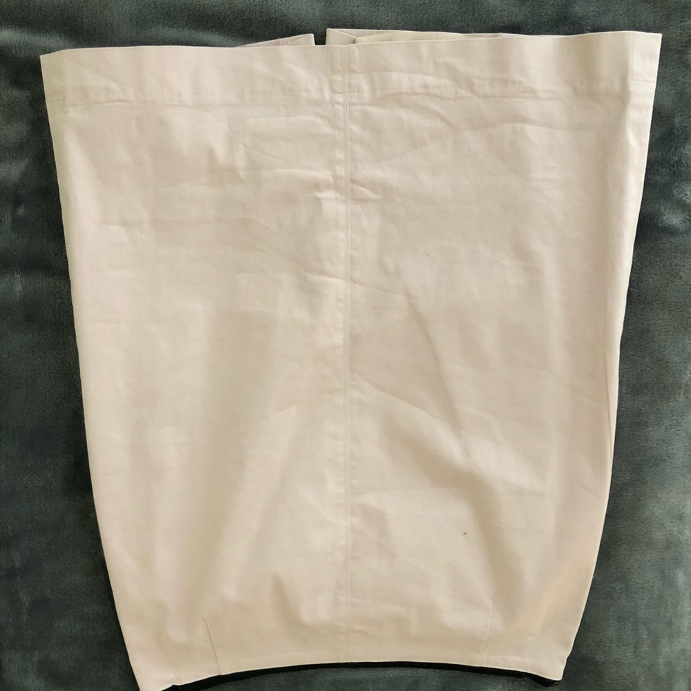 Hugo Boss pink skirt with black leather waitlst